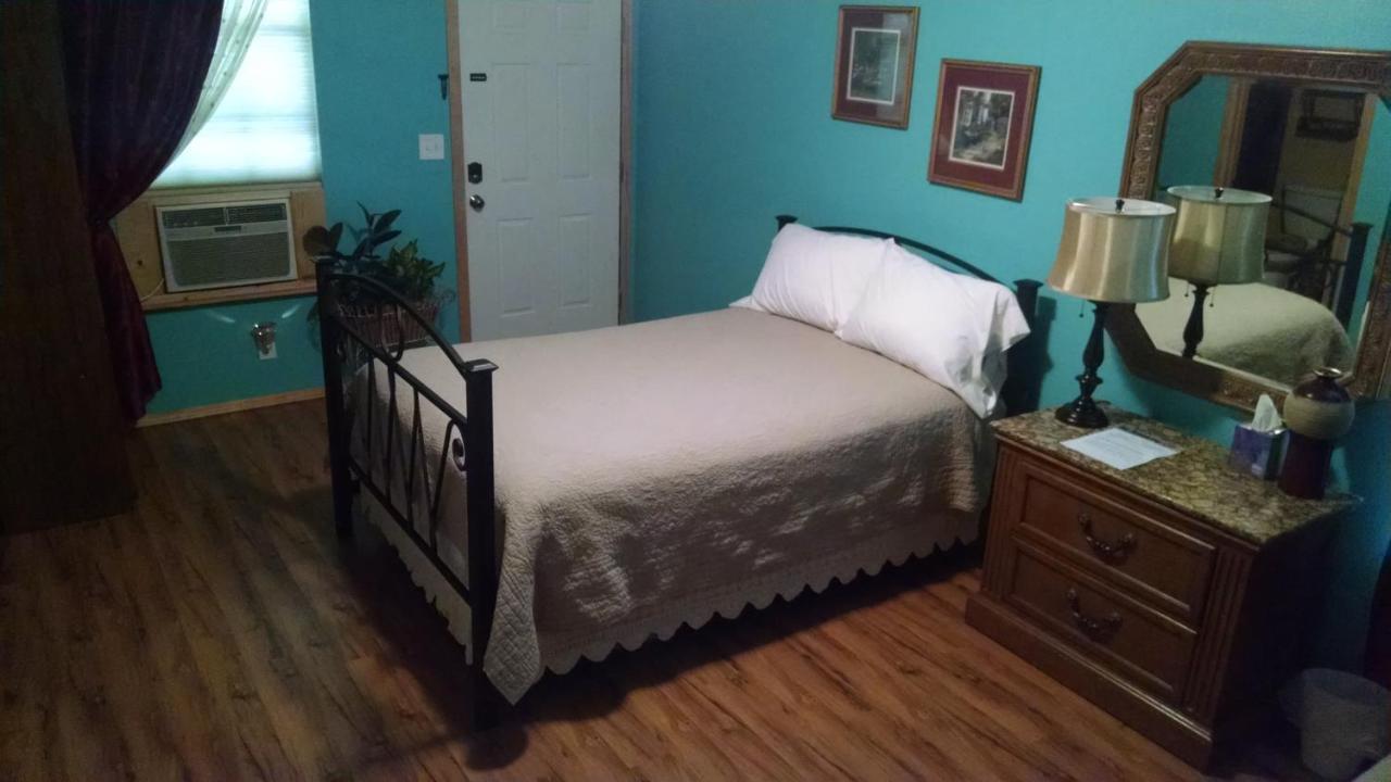 Chateau Deville Of West Shreveport Homestay Greenwood