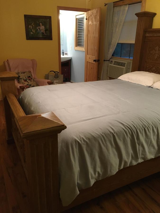 Chateau Deville Of West Shreveport Homestay *